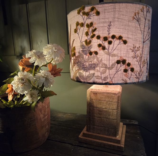 Hovedbilde Unik bordlampe med skjerm