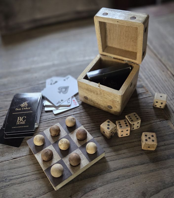Spill-boks med 5 terninger