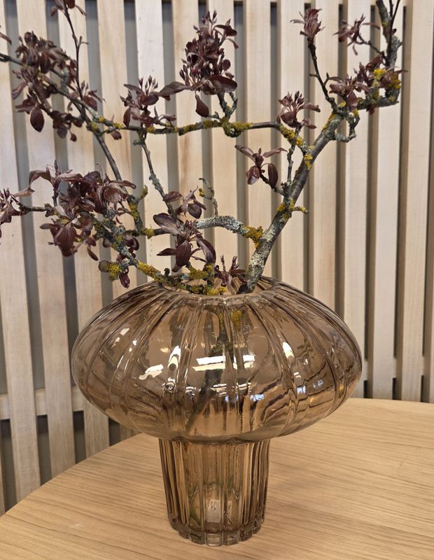 Opie vase amber
